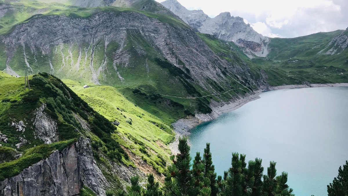 Best Hiking Apps to Plan Your Routes