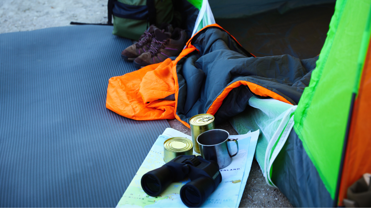 The Essentials for a Successful Hiking Day: Don't Leave Without Them!