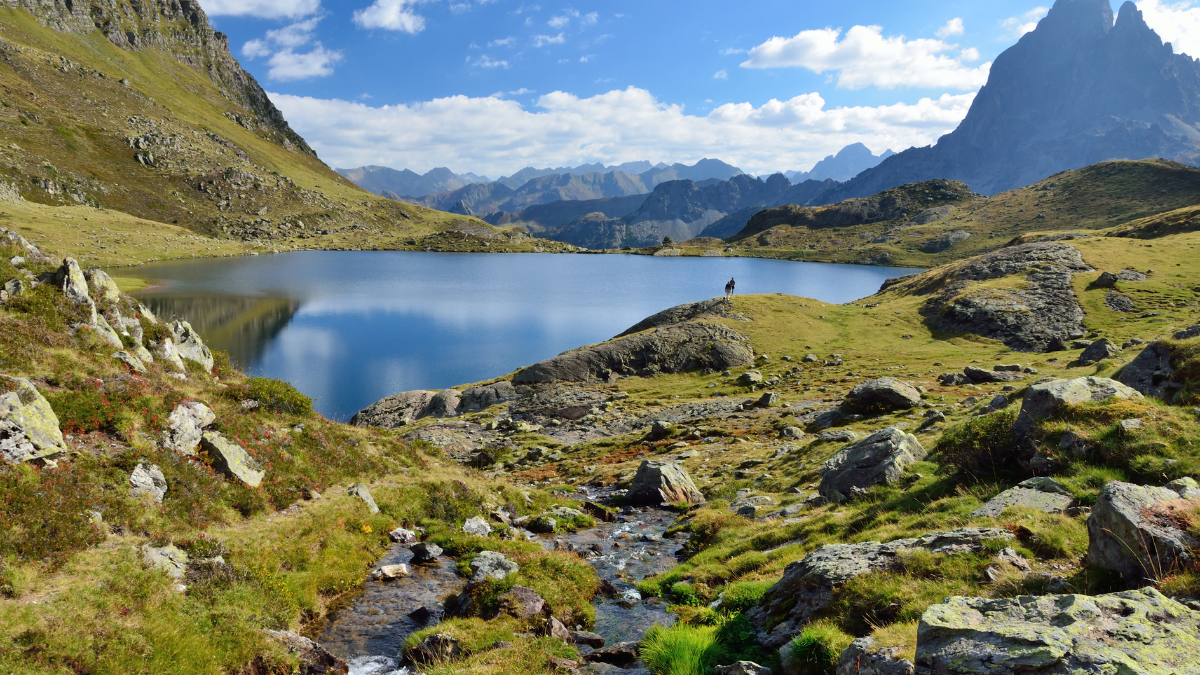 Hiking and Swimming: The Best Combined Spots for an Unforgettable Summer!